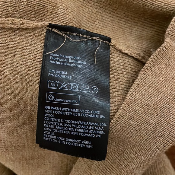 H&M v neck knit sweater - Picture 4 of 4